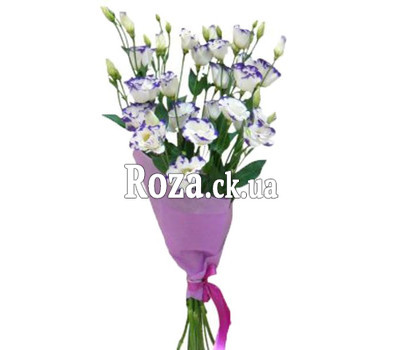 A small bouquet of natural flowers