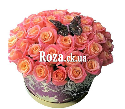 Chic bouquet in a box