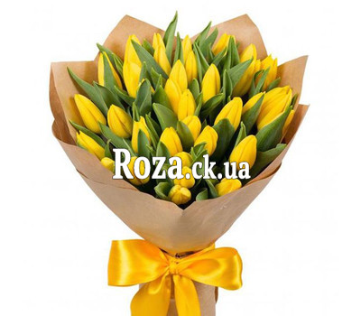 35 yellow tulips