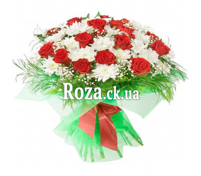 Large bouquet of red roses and white chrysanthemums