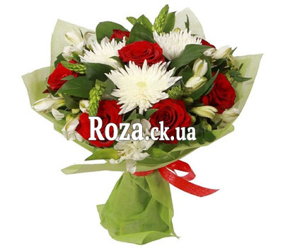 Bouquet of flowers from roses and chrysanthemums