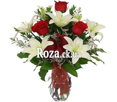 Bouquet of roses and lilies