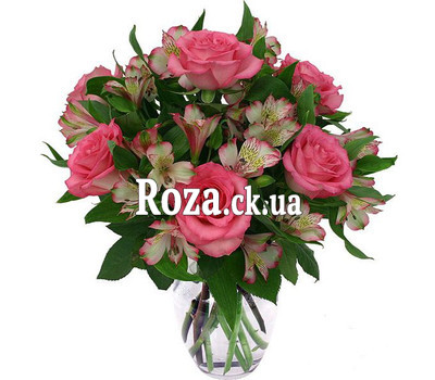 Bouquet of pink roses and alstroemerias