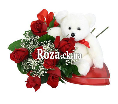 Букет, мишка и конфеты