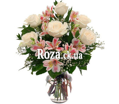 Bouquet of roses and alstromeries