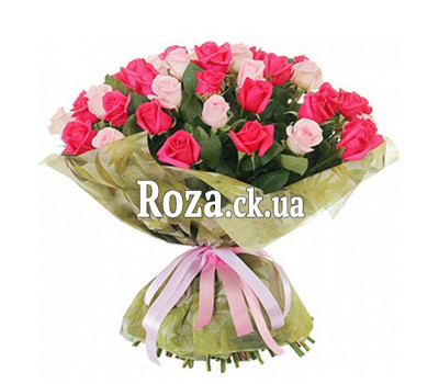 An elegant bouquet of roses