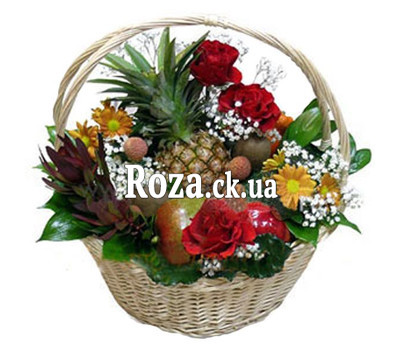 Кошик з фруктами і квітами