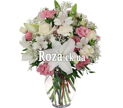 Mixed bouquet in soft colors