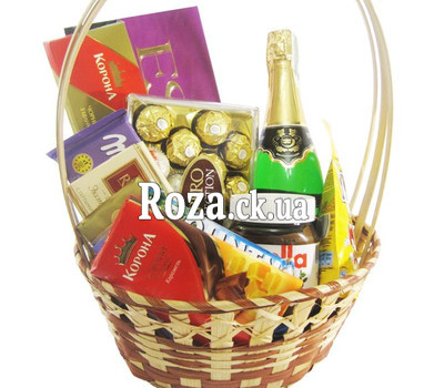 Gift basket with sweets and champagne