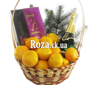 Gift basket with champagne