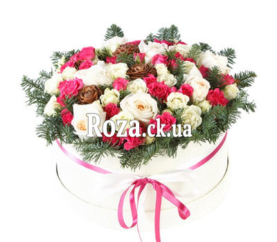 Новогодняя композиция в шляпной коробке