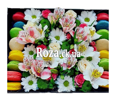 Flowers with macarons in a rectangular box