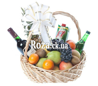 Fruit basket with wine