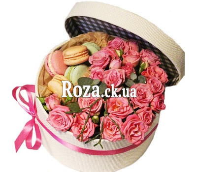 Round box with spray rose and macarons