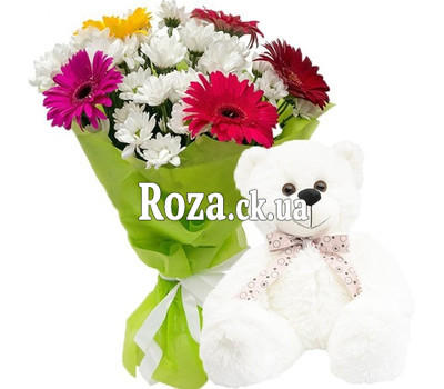 Teddy bear with flowers