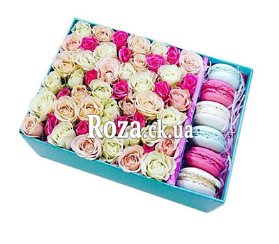 Rectangular box with roses and macarons