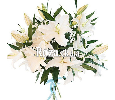 7 white lilies in a bouquet