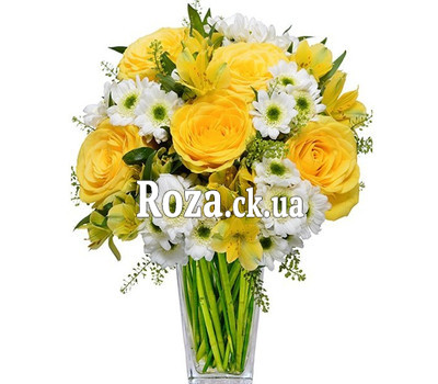 White-yellow bouquet of flowers