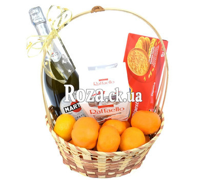 Gift basket with champagne