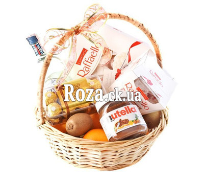 Gift basket with vermouth and candy