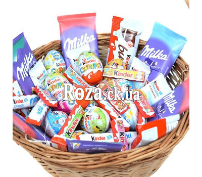 Basket with chocolate and Kinders 4