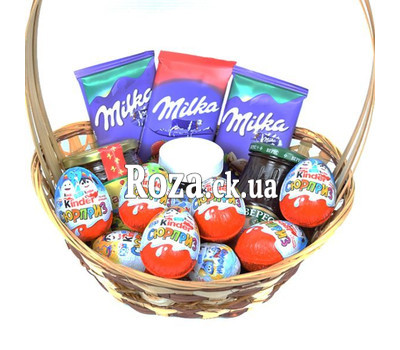 Basket with Milka chocolate and kinder sweets 2