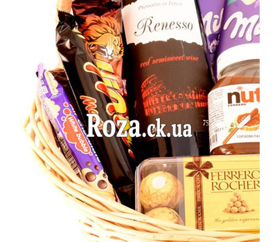 Корзина с вином и шоколадом 2