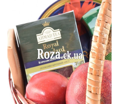 Корзина со сладостями и фруктами в подарок 3
