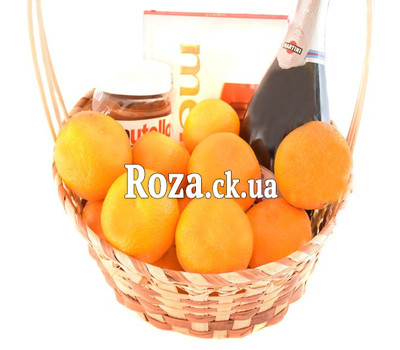Корзина со сладостями, мандаринами и шампанским