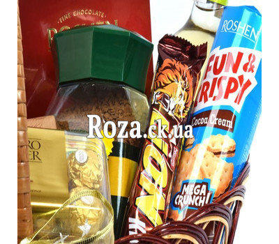 Gift basket of products with alcohol 2