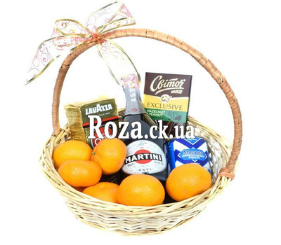Gift basket with alcohol