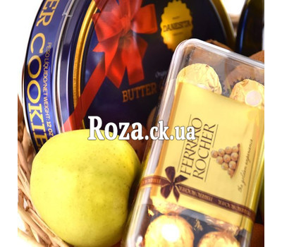 Gift basket with alcohol