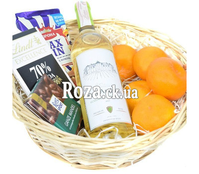 Gift basket with white wine
