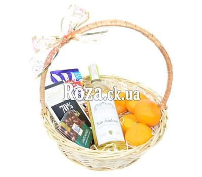 Gift basket with white wine