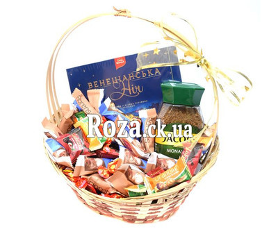 Gift basket with sweets and coffee Jacobs