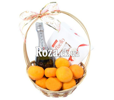Gift basket with tangerines, champagne and Raffaello