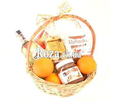 Gift basket with Martini and sweets