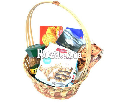 Подарочная корзина с печеньем и чаем