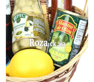 Gift basket with products 2
