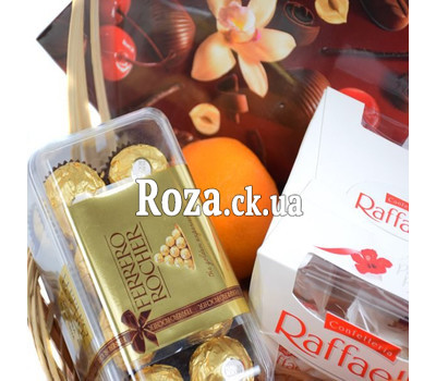 Gift basket with champagne and chocolates 3