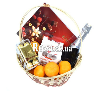 Gift basket with champagne and chocolates 2