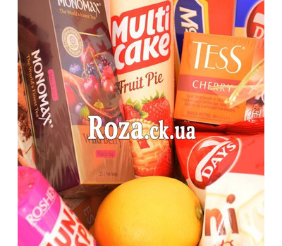 Gift basket with sweets and tea 2
