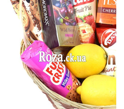 Gift basket with sweets and tea 3