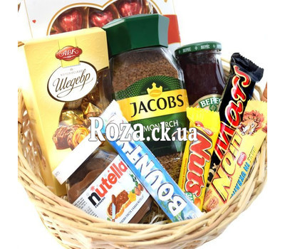 Gift basket with sweets and coffee 2