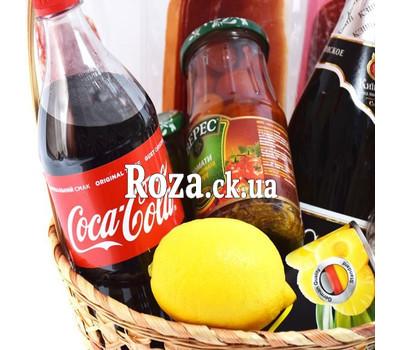 Festive basket of champagne products 3