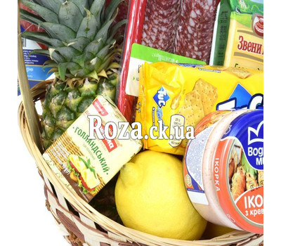 Grocery basket as a gift to a woman 2
