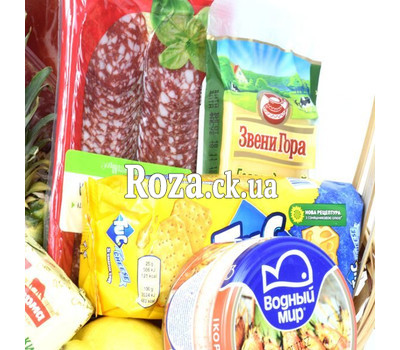 Grocery basket as a gift to a woman 3
