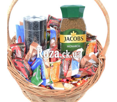 Sweet basket as a gift 2