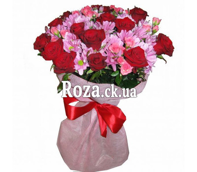 Bouquet of chrysanthemums and roses