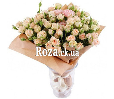 Bouquet of creamy bush roses